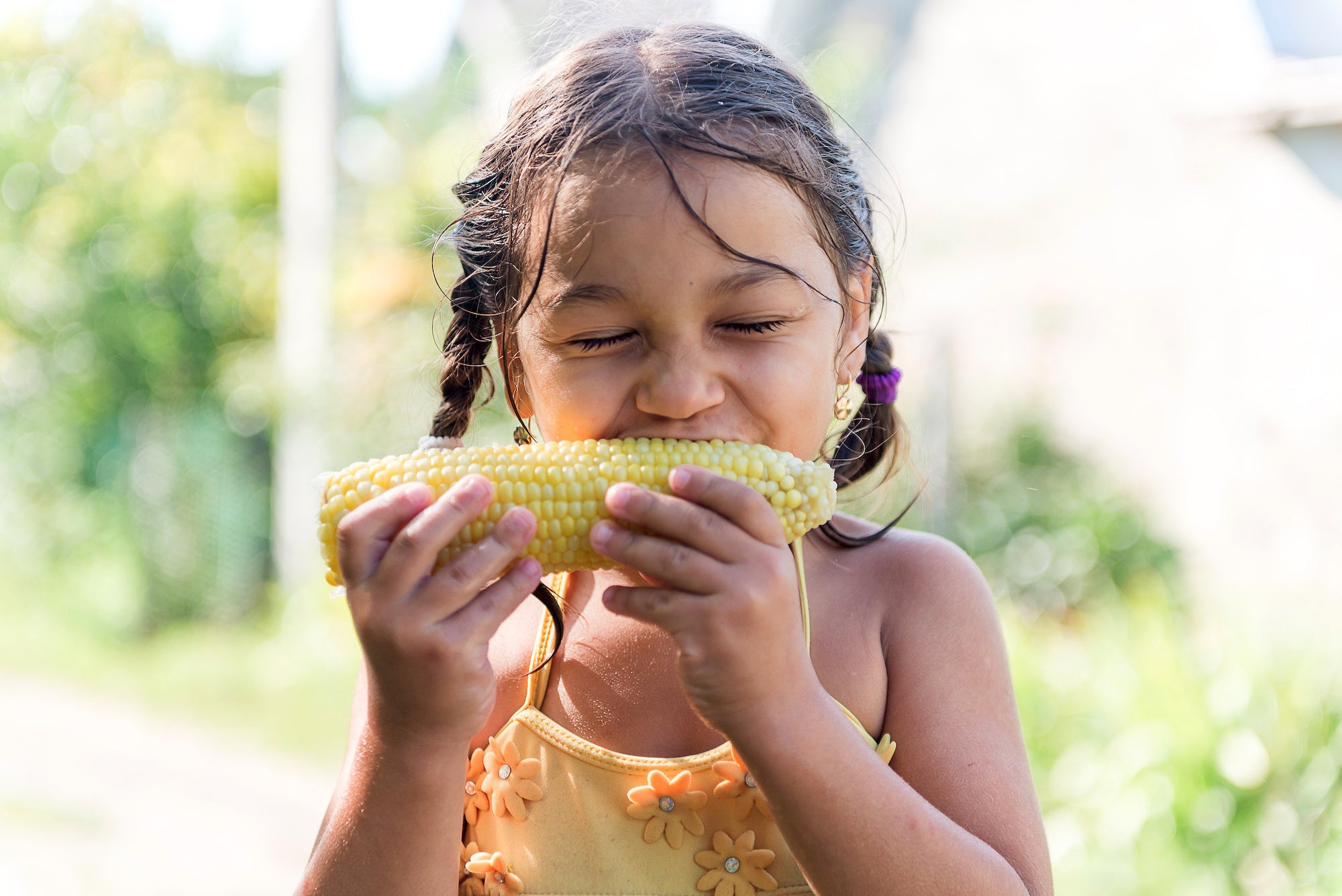 Girl eating Vitaminfit