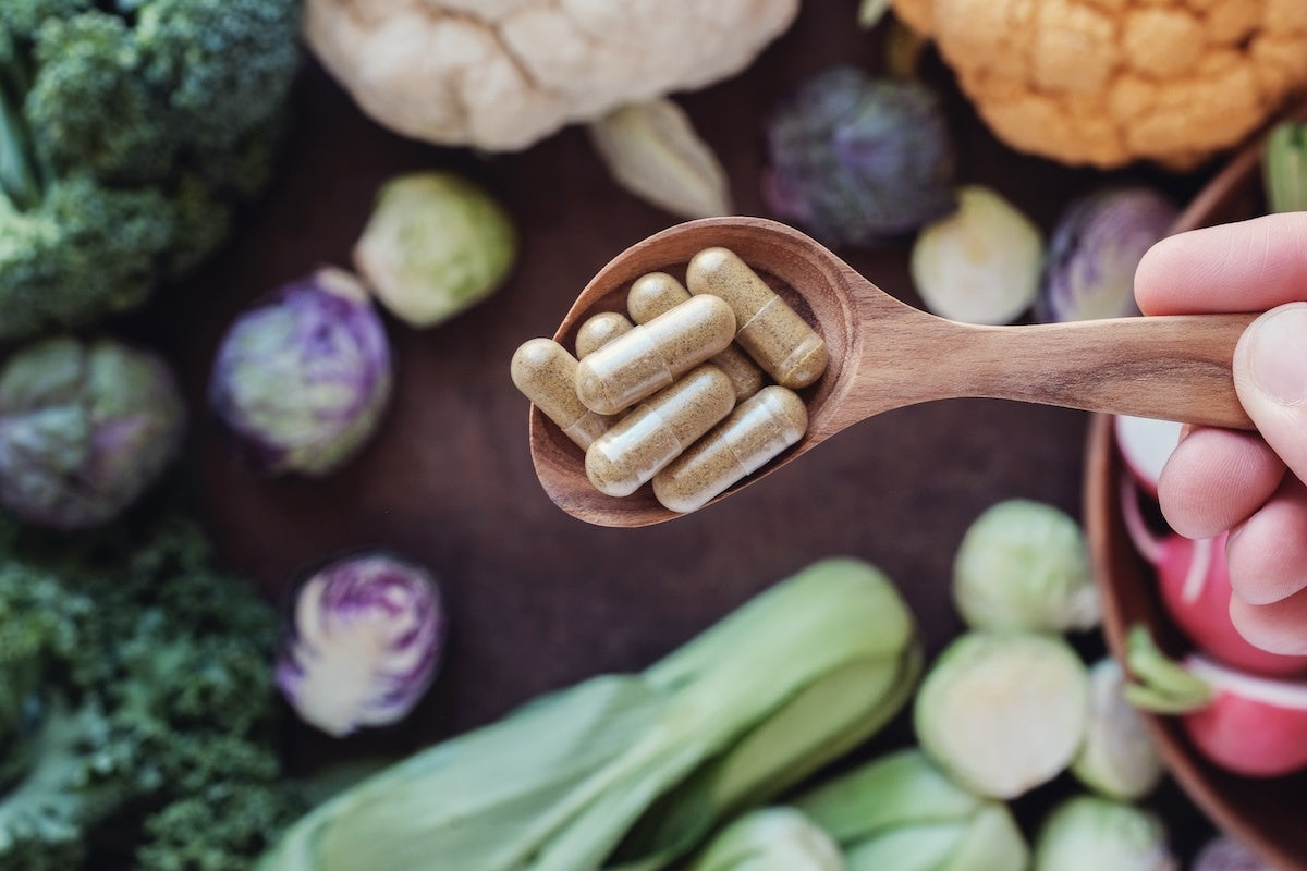 Het verschil tussen synthetische en natuurlijke vitamines