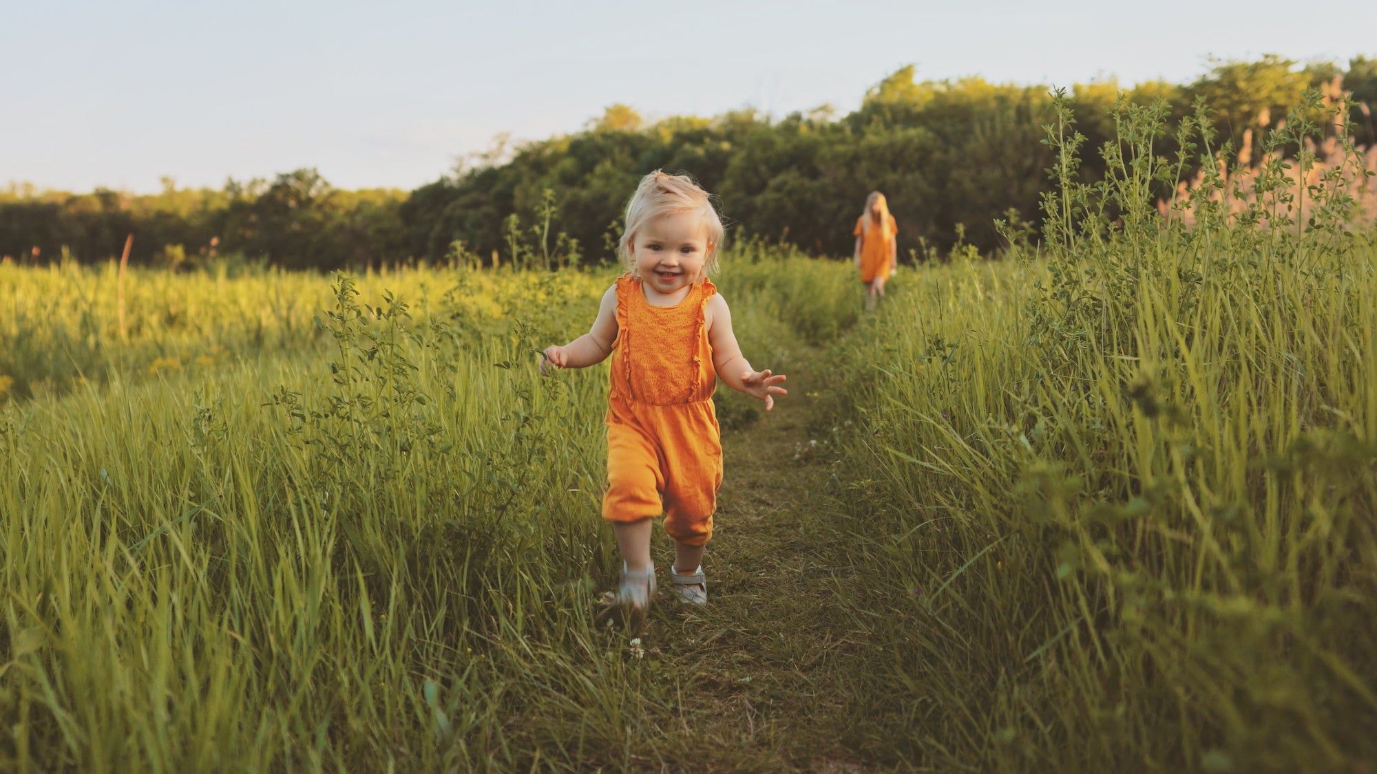 Toddler walking nature vitaminfit